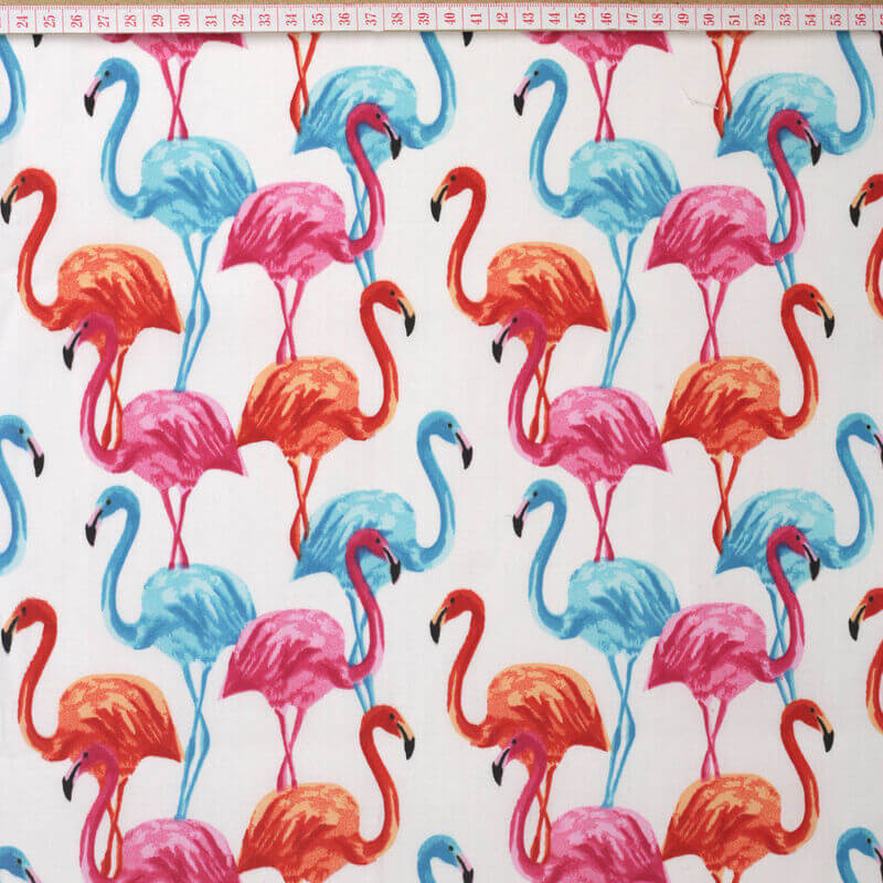 Tecido de Algodão com Flamingos em Fundo Branco