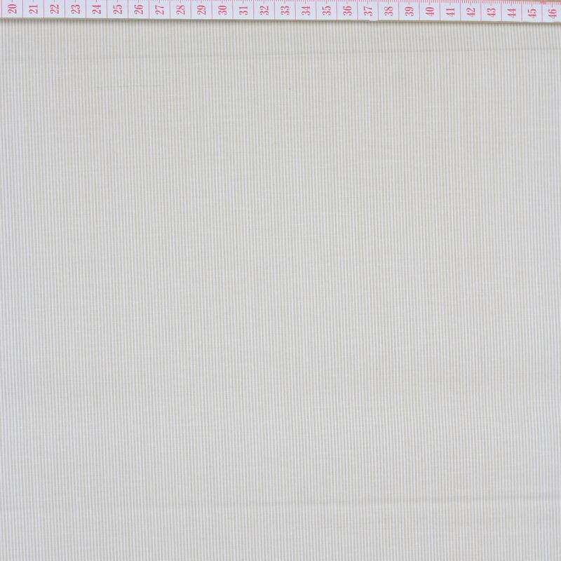 Tecido Cambraia Riscas Fininhas Creme em Fundo Branco