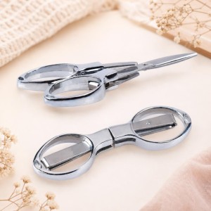 Tesoura pequena Dobravel Prata