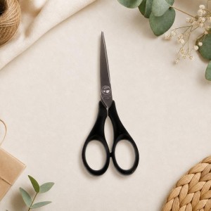 Tesoura média de 17cm Preta
